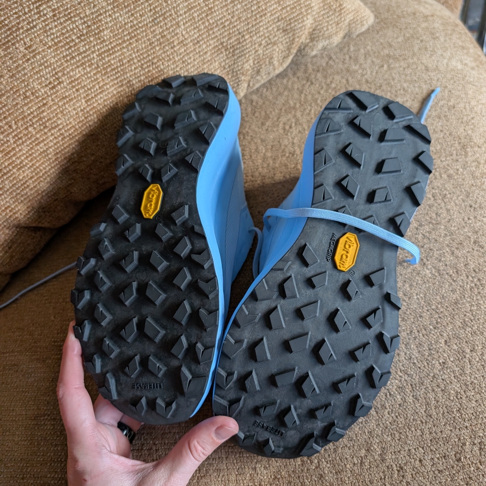 Arc'teryx Women's Norvan Vibrant Blue Athletic Shoes - Picture 15 of 16